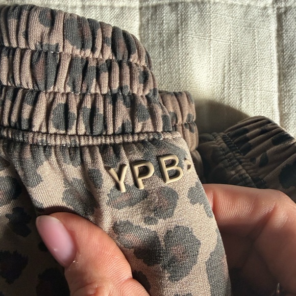 Abercrombie YPB neoknit jogger leopard print - Picture 2 of 4